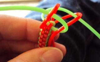 Плетение из трубочек: браслеты, фенечки с квадратным сечением, и другие плетёные аксессуары своими руками